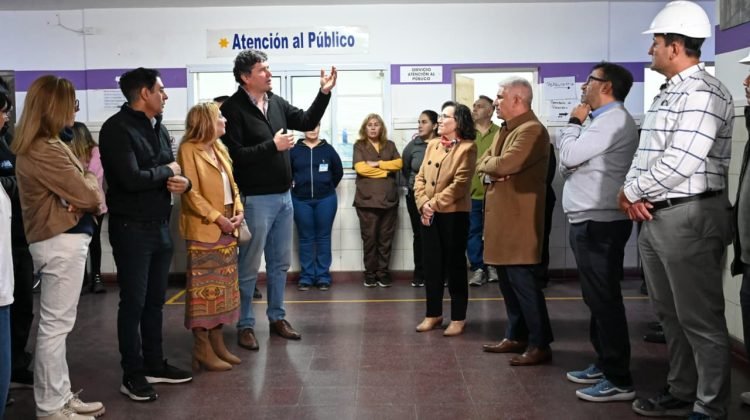 Autoridades recorren el interior del Hospital Escuela de Salud Mental.
