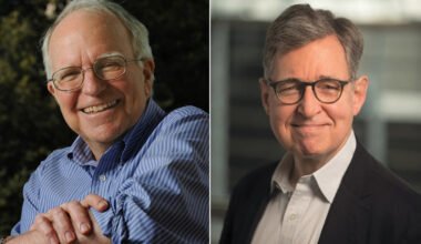 Robert E. Hall, a la izquierda, y Michael Woodford, ganadores del Nobel de Economía 2026.