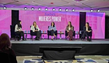 Panelistas participan en el Forbes Mujeres Power Summit.
