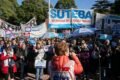 Imagen de archivo de una movilización docente con una bandera de SUTEBA.