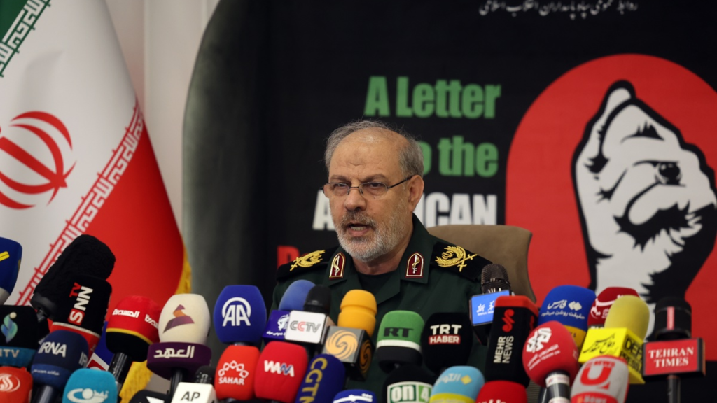 Imagen de archivo de un funcionario militar iraní en una conferencia de prensa.