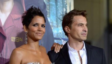Imagen de archivo de Halle Berry y Olivier Martinez posando juntos en una alfombra roja.