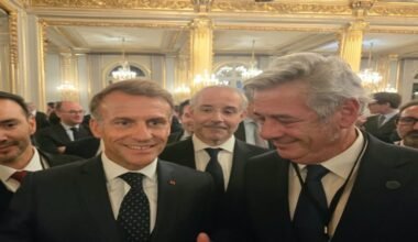 Nicolás Pino junto a Emmanuel Macron durante el encuentro en el Palacio del Elíseo.