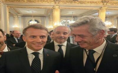 Nicolás Pino junto a Emmanuel Macron durante el encuentro en el Palacio del Elíseo.