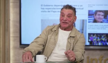 El Turco García sentado durante una entrevista.
