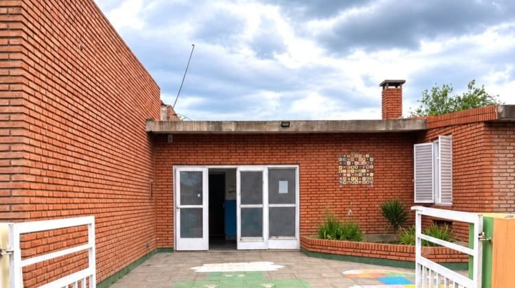 Imagen contextual de un edificio educativo, publicada junto con la información sobre las inscripciones del ISEeI.