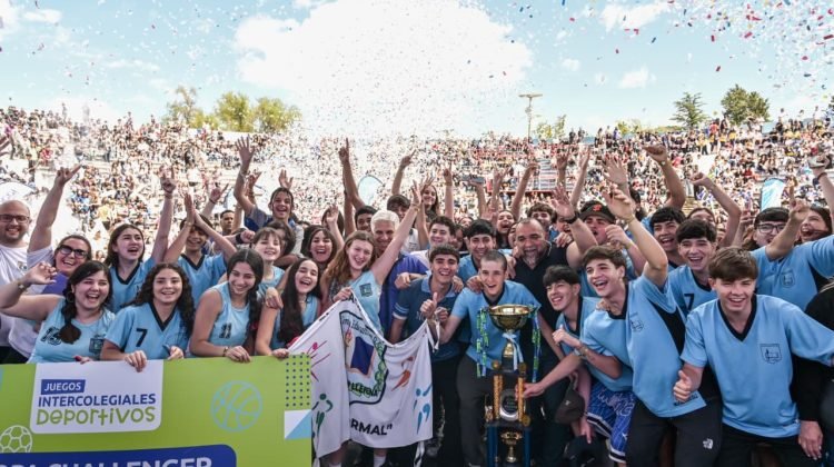 Imagen de archivo de participantes de los Juegos Intercolegiales Deportivos.