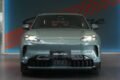 El Porsche Cayenne eléctrico, visto de frente durante su presentación en Argentina.
