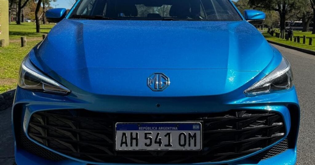 Imagen contextual de un MG 3 Hybrid azul.