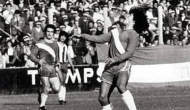 Imagen de archivo de Diego Maradona durante un partido de fútbol.