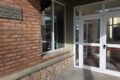 Imagen contextual de la entrada de una sede del Poder Judicial de Chubut.